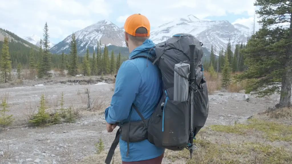 The Focal has an aluminum perimeter frame, a fiberglass cross-stay, and load lifters.