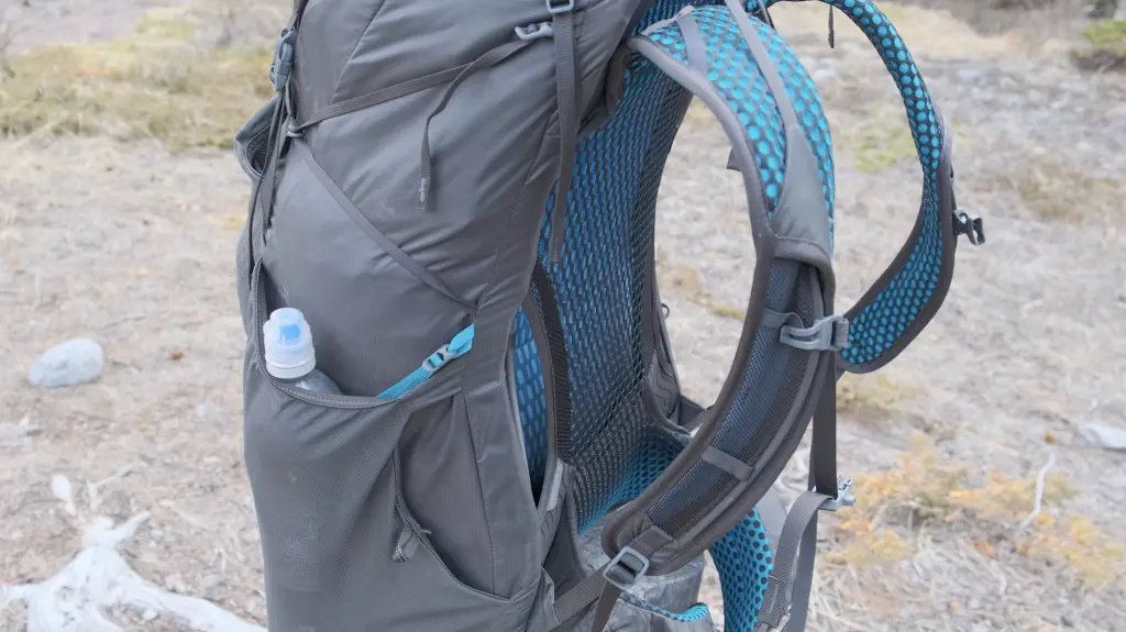 The suspended mesh back panel lets air move through the sides and the mesh.