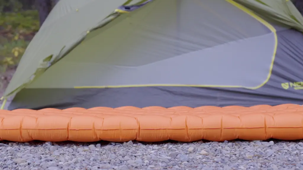The Zoom UL is 8.3 cm (3.3 in) thick, with slightly taller outer chambers.