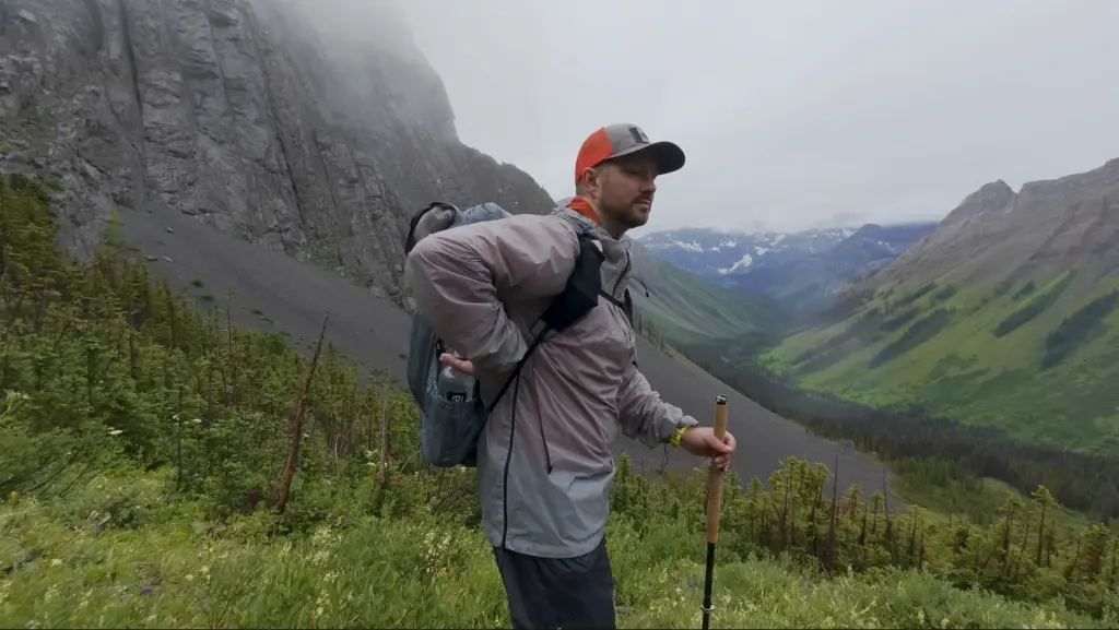 Both side pockets are easy to reach while hiking.